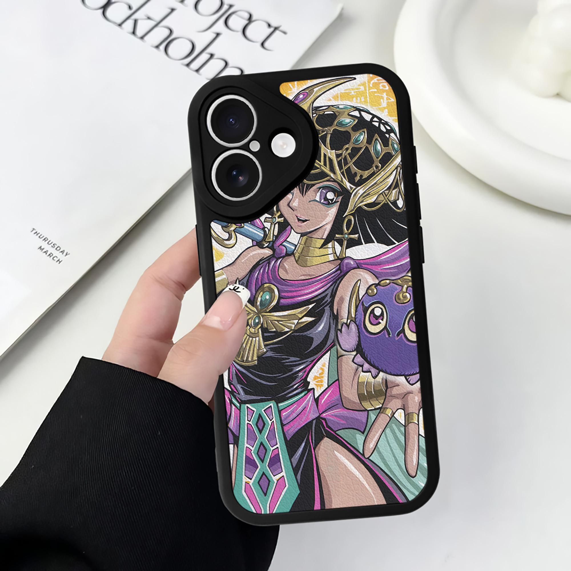 （画像用） 遊☆戯☆王 Yu-Gi-Oh! 【iPhone 16シリーズ対応】シリコンスマホケース（レザー調） 材質：シリコン